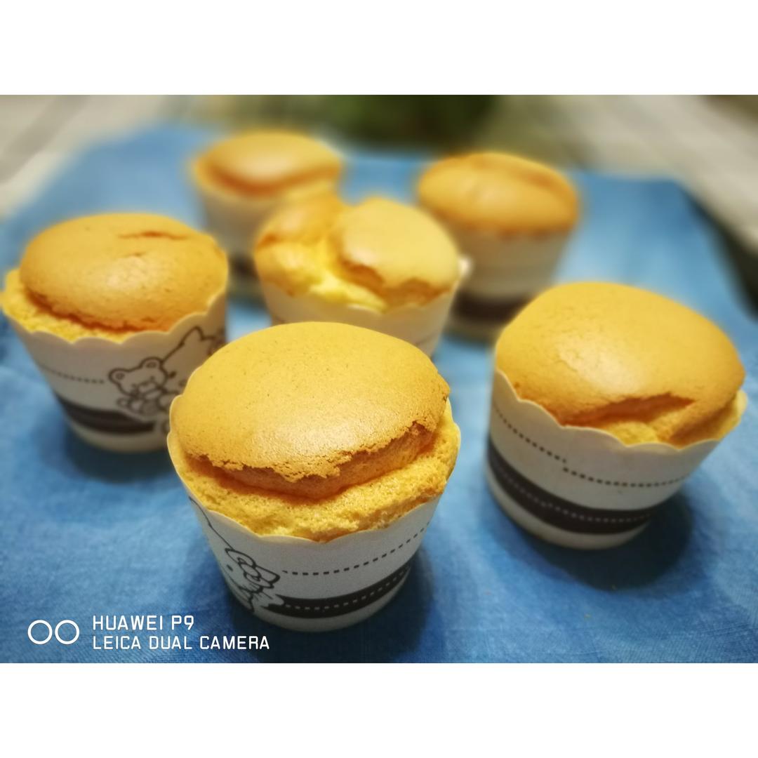 戚风杯子蛋糕^_^不开裂不回缩喔～