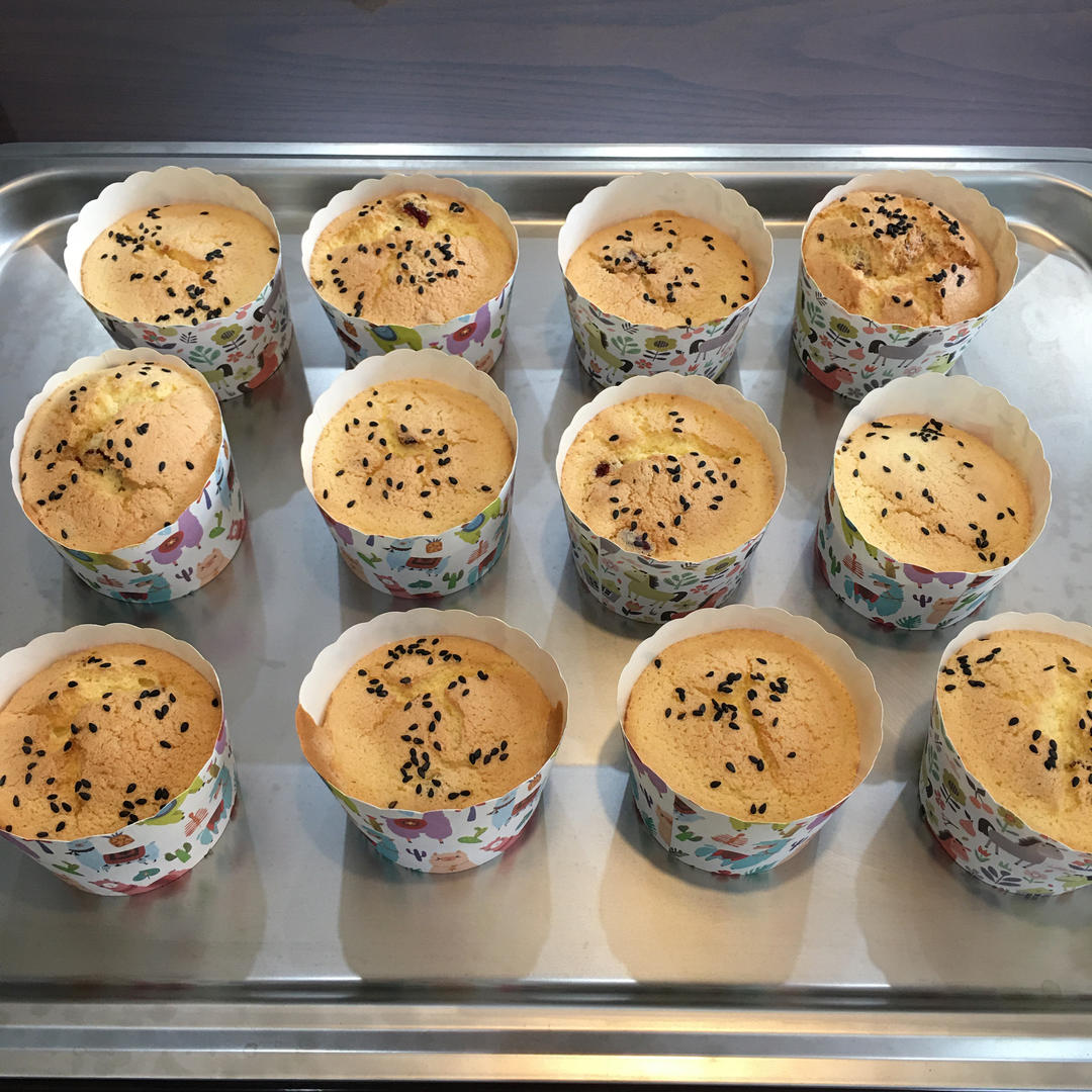 蛋香十足の海绵杯子蛋糕，伴手礼好选择。