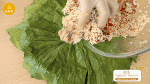 夏季特色美食——荷叶排骨饭的做法 步骤5