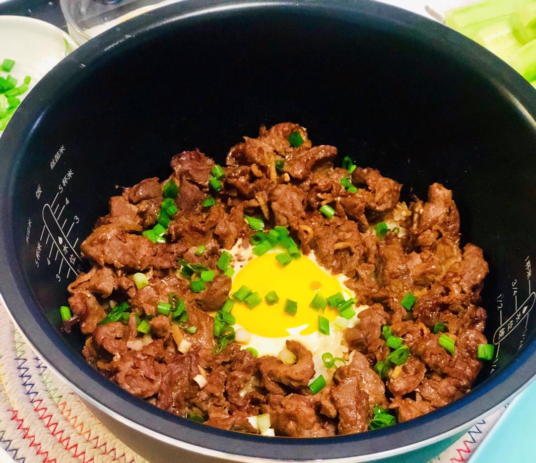 【电饭煲窝蛋牛肉饭】