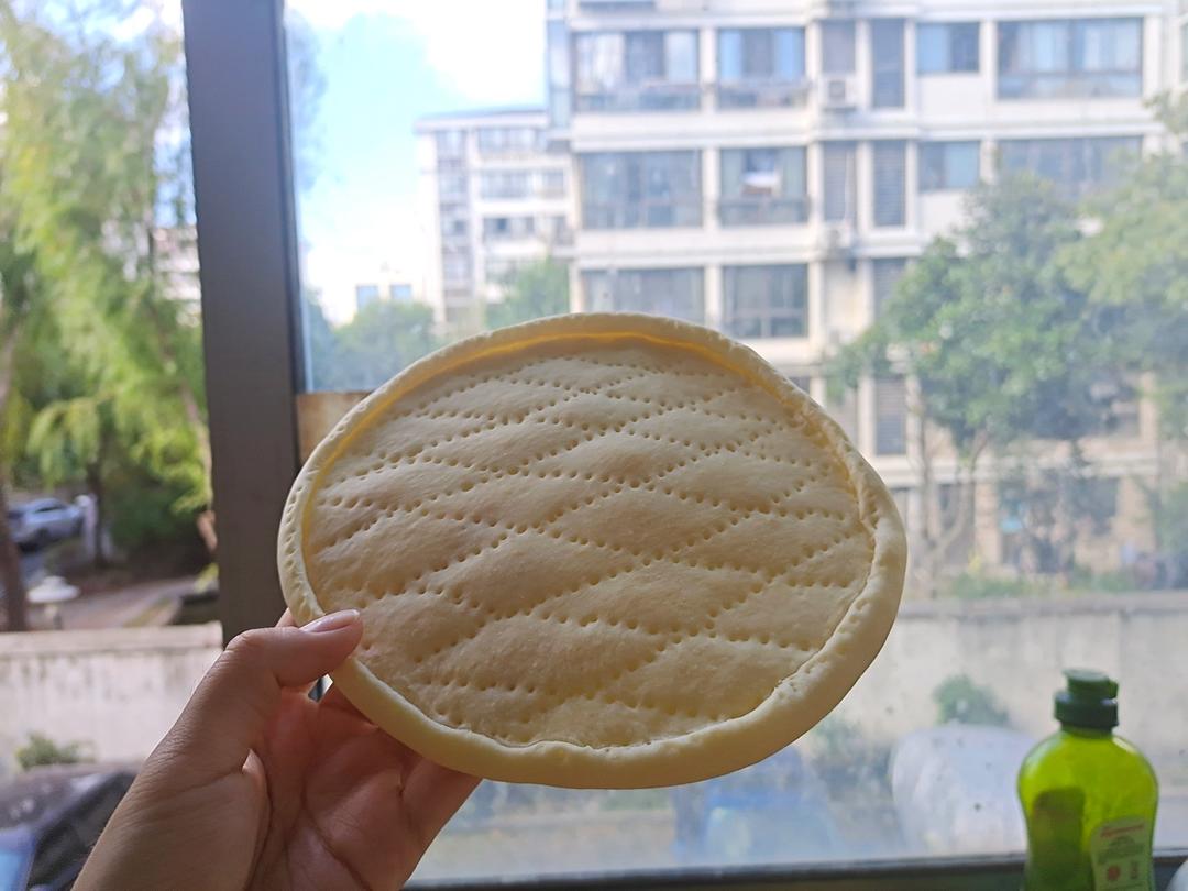自制披萨饼皮（普通家用面粉版，无黄油可用玉米油代替）