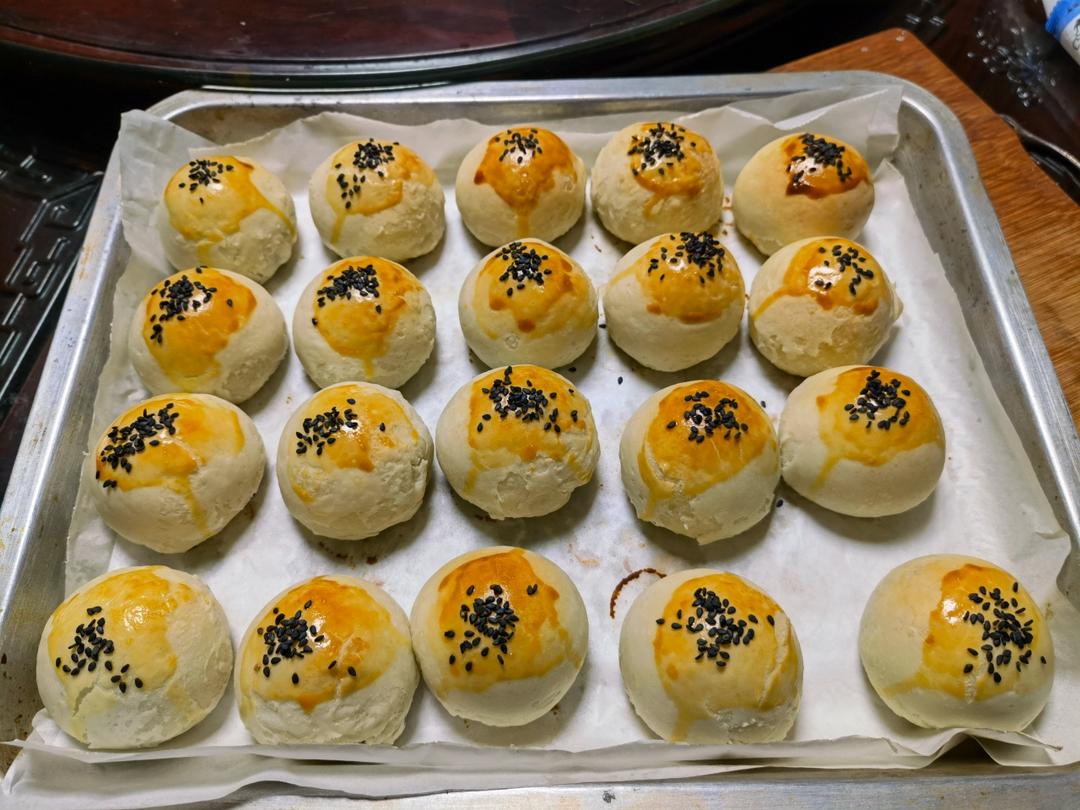 酥到掉渣的美味蛋黄酥