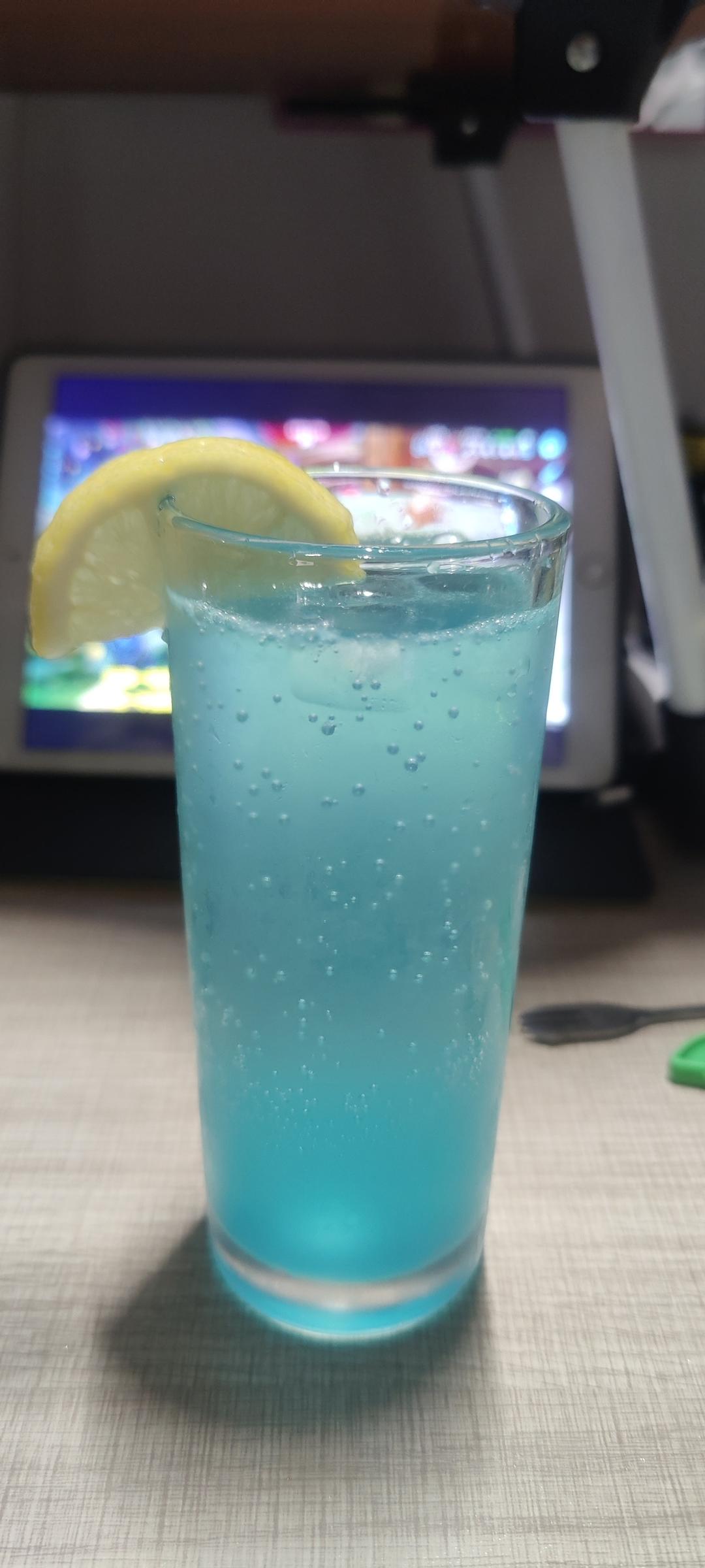 BLUE LAGOON蓝色珊瑚鸡尾酒
