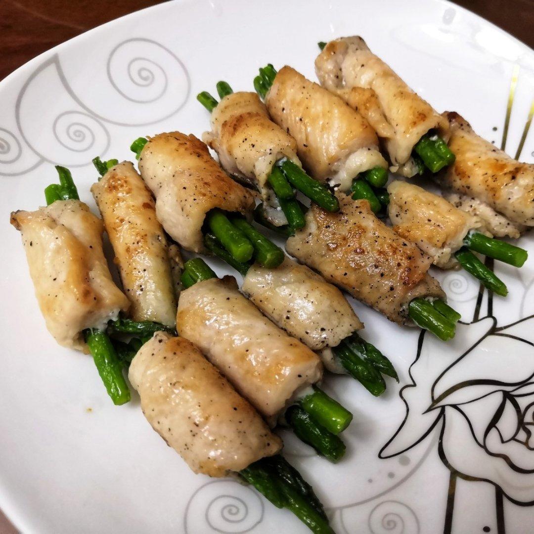 减肥餐：鸡胸肉芦笋卷