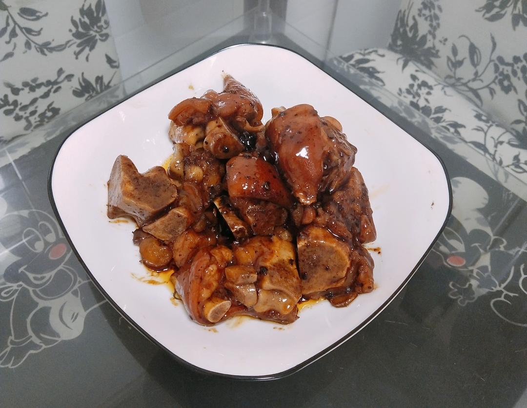 色香味俱全的冰糖炖猪蹄