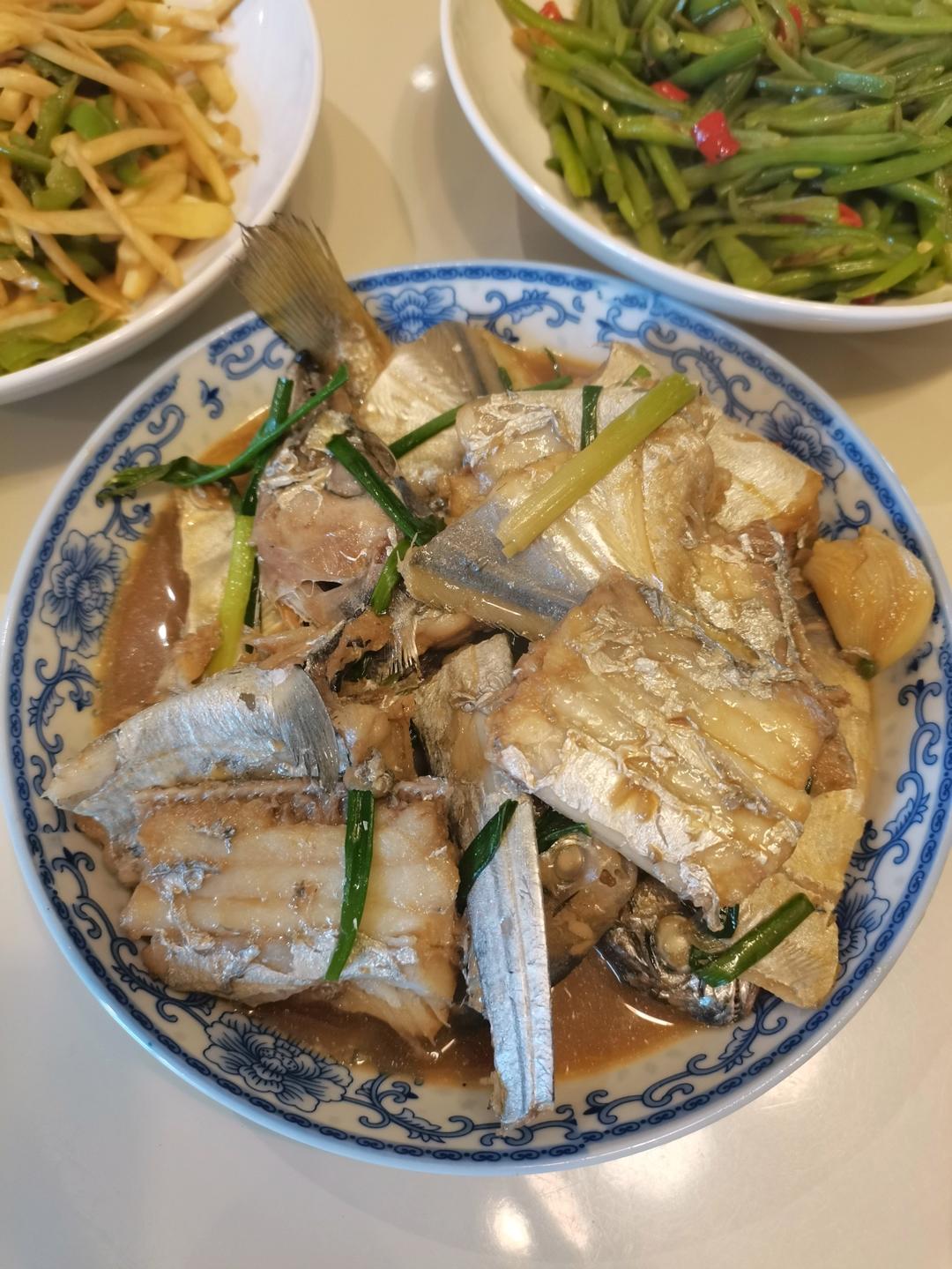 家烧东海野生黄鱼