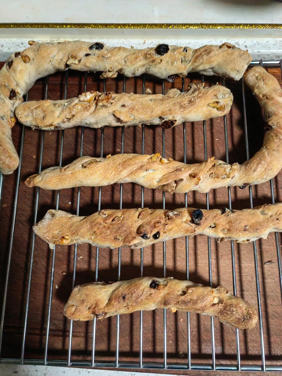 红酒葡萄干面包棒