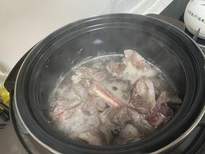 炖羊肉（原汁原味调料少，西北内蒙无膻味嫩羊做法）的做法 步骤2