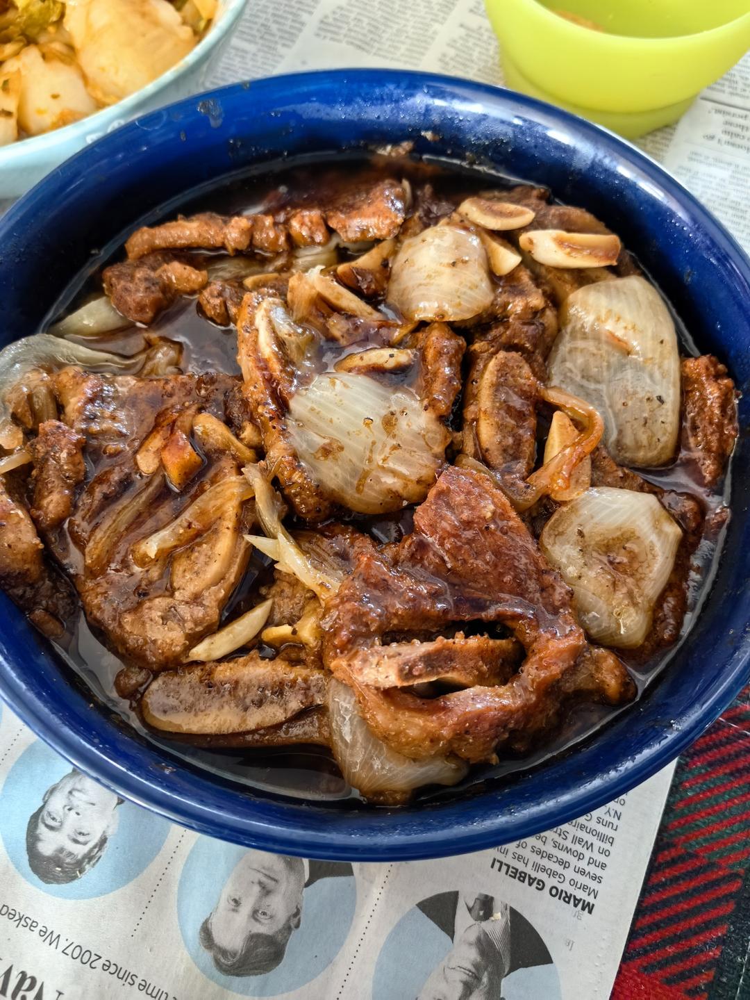 茶餐厅的招牌黑椒牛仔骨