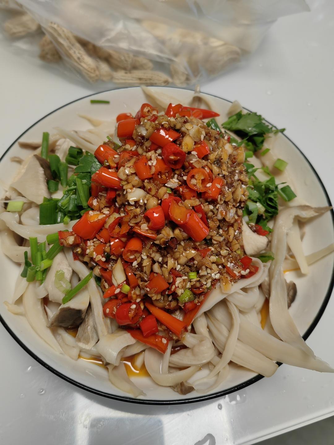 比肉还好吃的【手撕凉拌杏鲍菇】，上桌扫光光