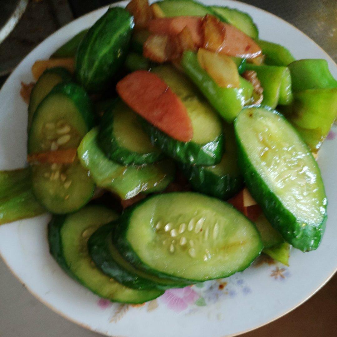 厨师长教你：“脆青瓜炒肉”的家常做法，爽脆的口感另一番感受