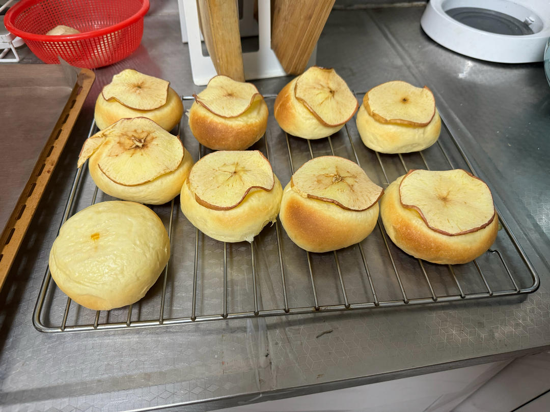 只需2个苹果，就能做出好看又好吃的香草苹果面包