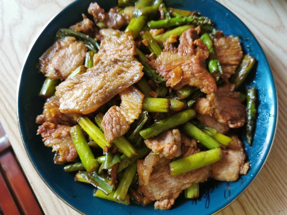 家常青椒干煸五花肉