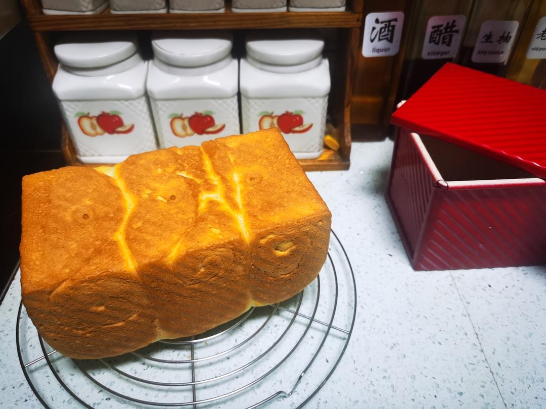 做一次就成功的牛奶吐司面包（手和面揉出手套膜）最后附全麦吐司