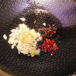 鲜美海带豆腐🍅热汤面的做法 步骤2