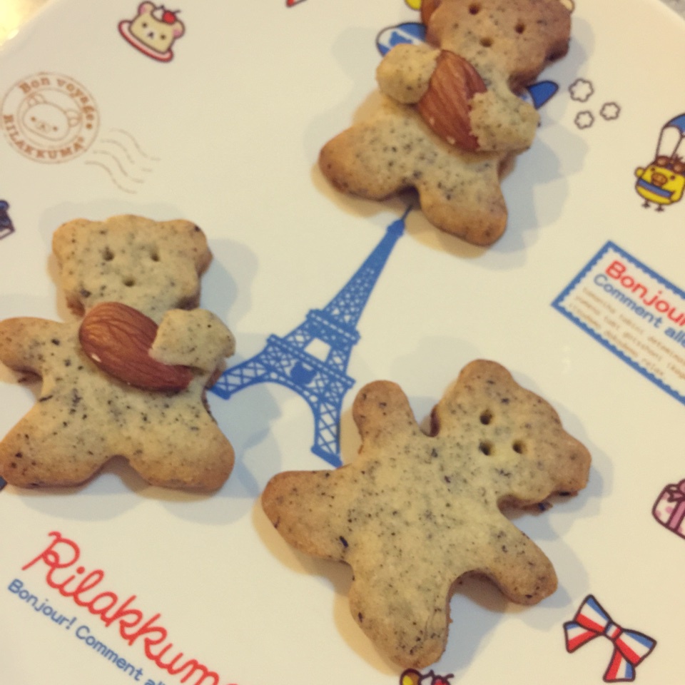 抱杏仁的小熊（造型饼干）