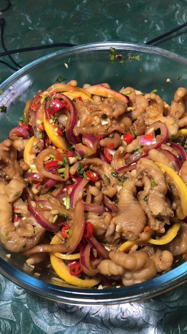 【酸辣无骨凤爪】