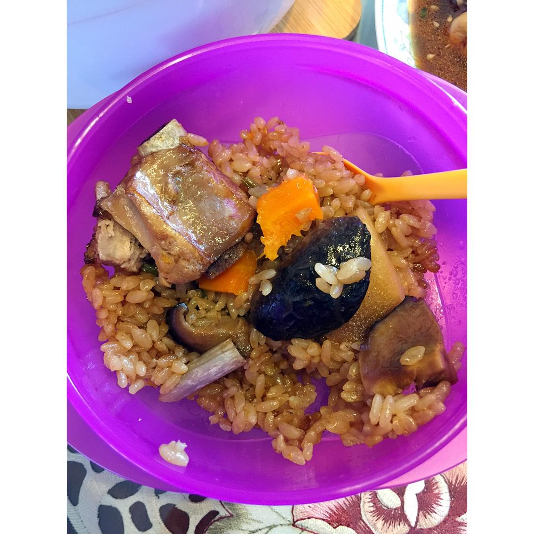 喷香排骨焖饭（爆好吃）