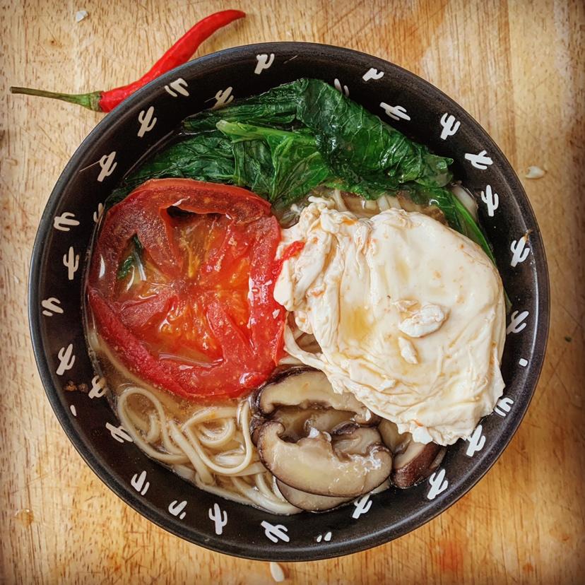 菌汤面条 看得见的香菇 尝得到的鲜美 这才是真正的菌汤