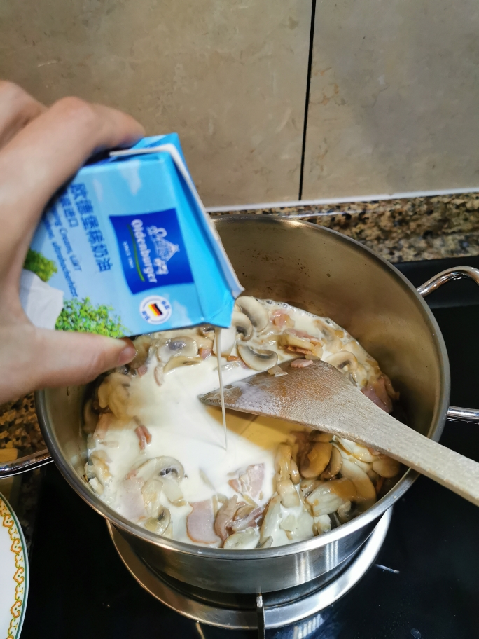 随手来的培根蘑菇奶油意面的做法 步骤8