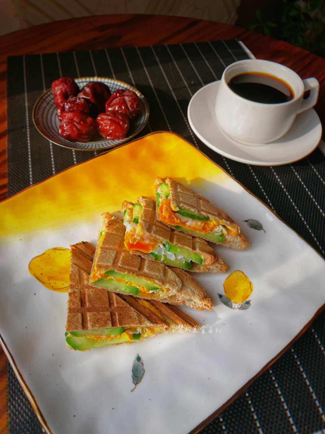 别出心裁的鸡蛋火腿三明治