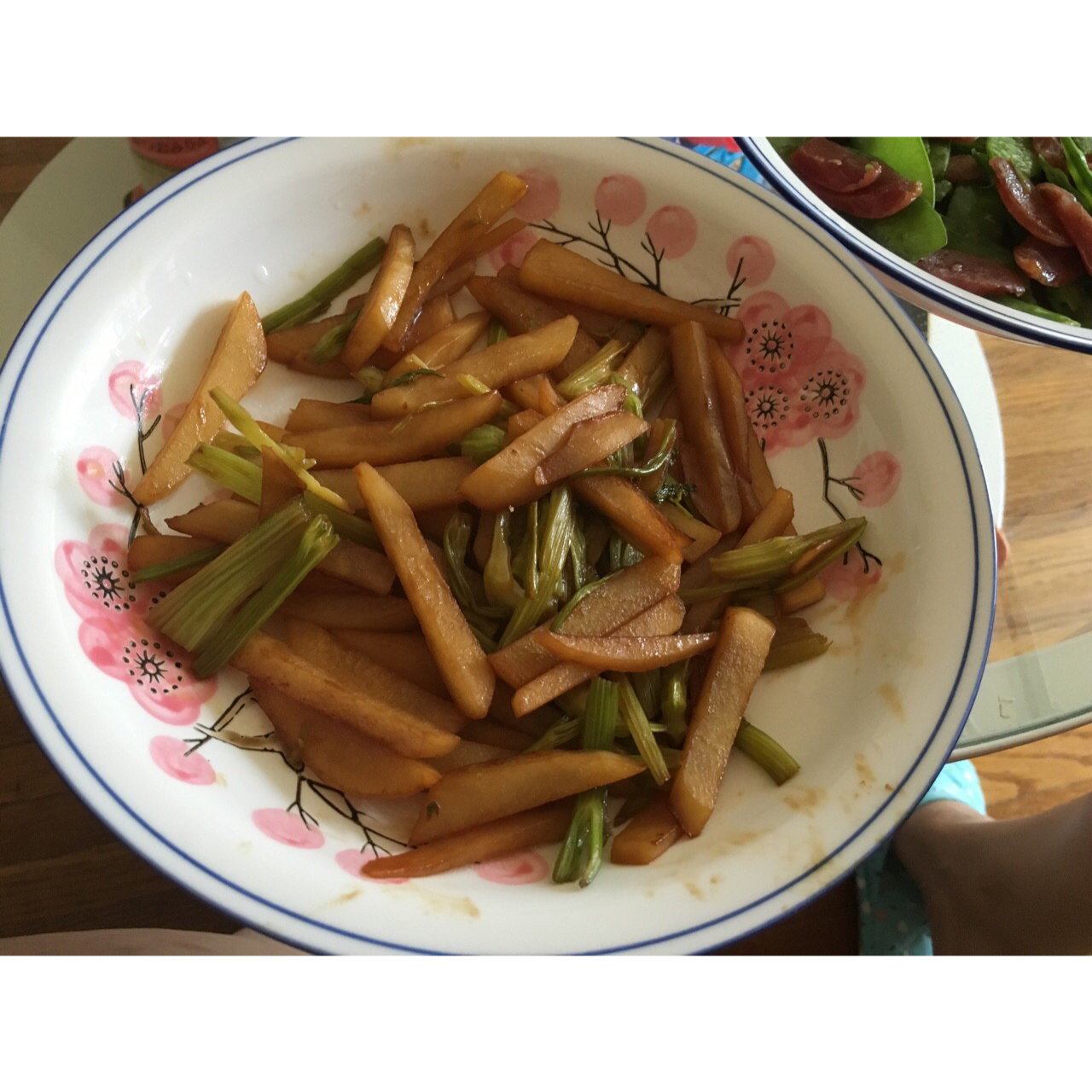 土豆条炒芹菜条