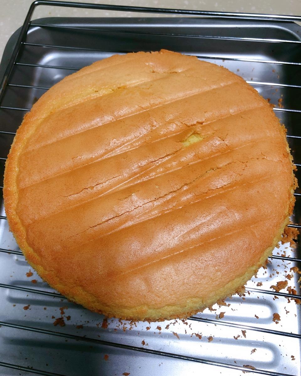 烤箱做蛋糕（戚风蛋糕的做法）