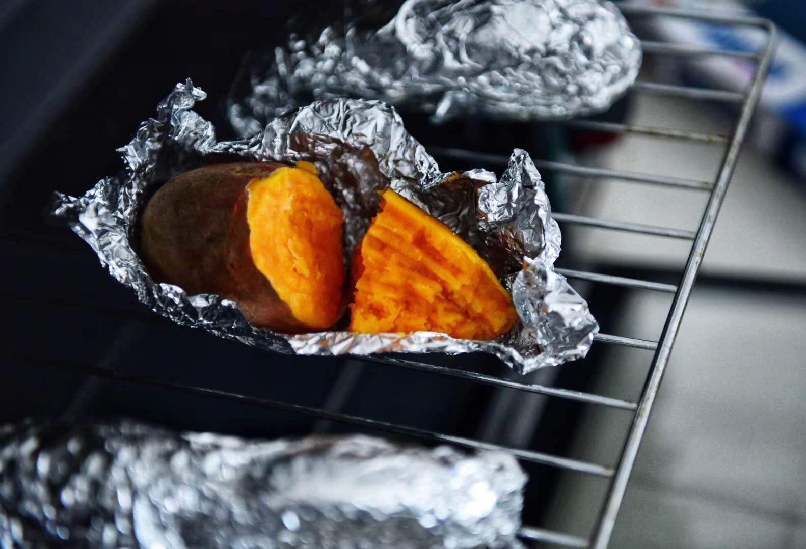 芝士焗红薯🍠超级拉丝零失败不翻车简单易学烤箱微波炉都可以的奶香芝士焗红薯（芝士焗地瓜）的做法