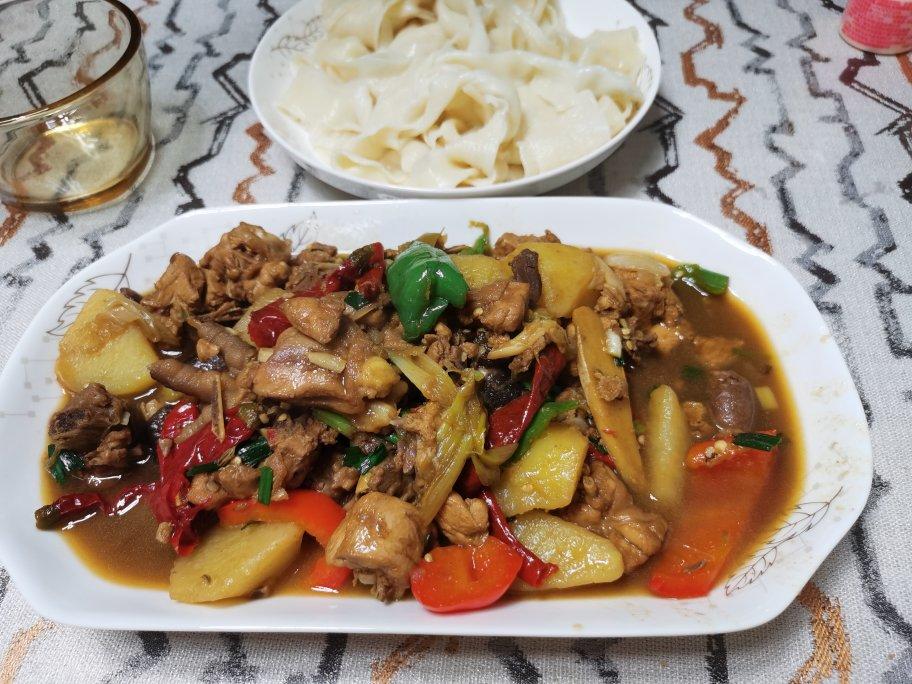 新疆特色大盘鸡（附加皮带面做法）