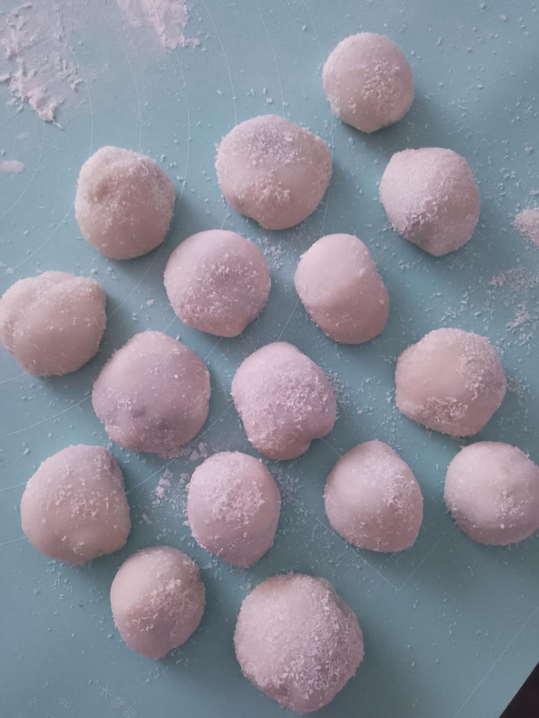 糯叽叽的糯米凉糕也叫糯米糍粑糯米果