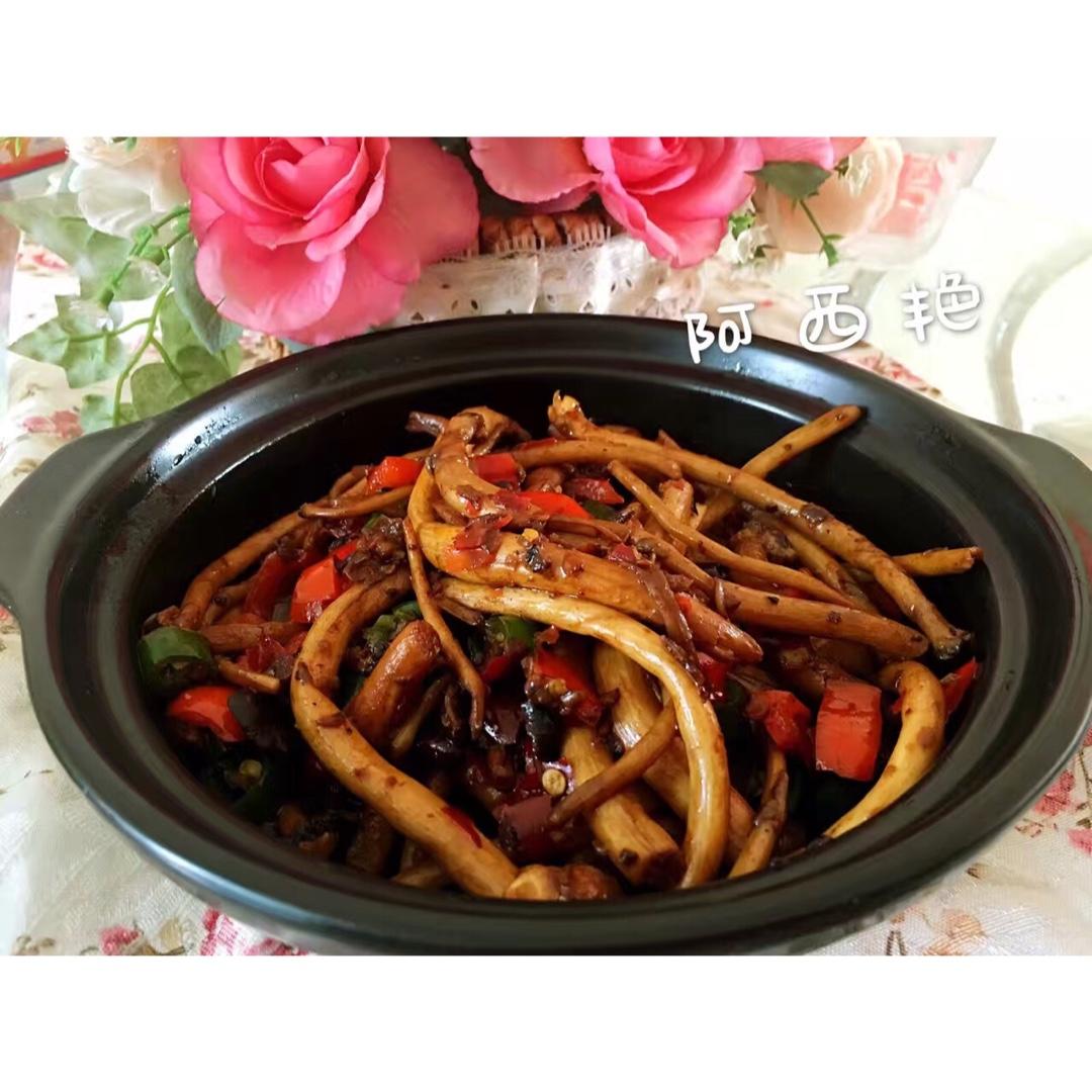 五花肉干锅茶树菇