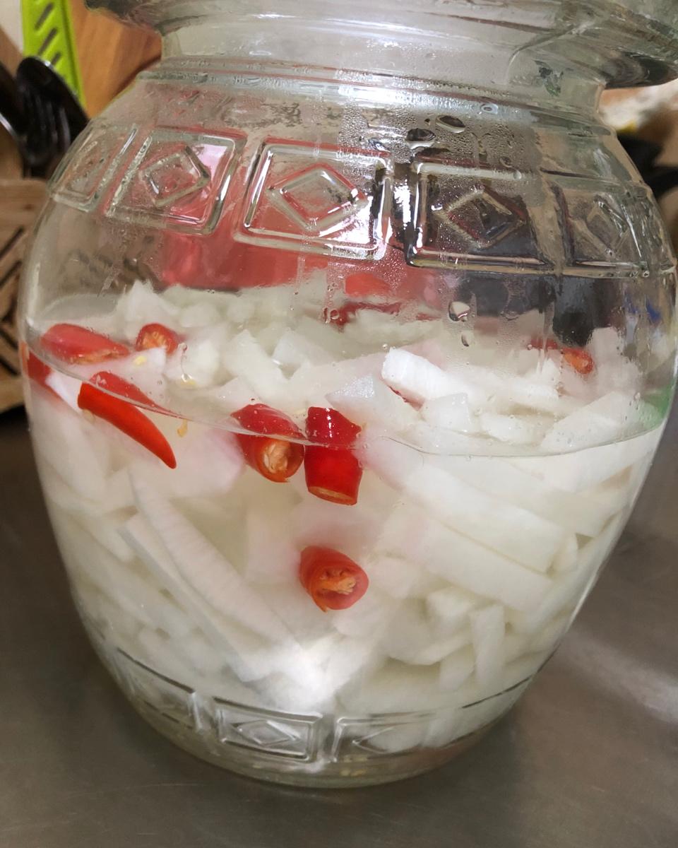 《韩式泡萝卜》5分钟快手菜，隔夜就吃～