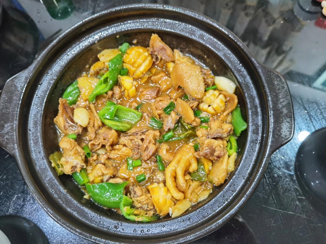 【鲍鱼花螺鸡煲】还是广东人最会吃鸡，鲍鱼花螺只能当配角！