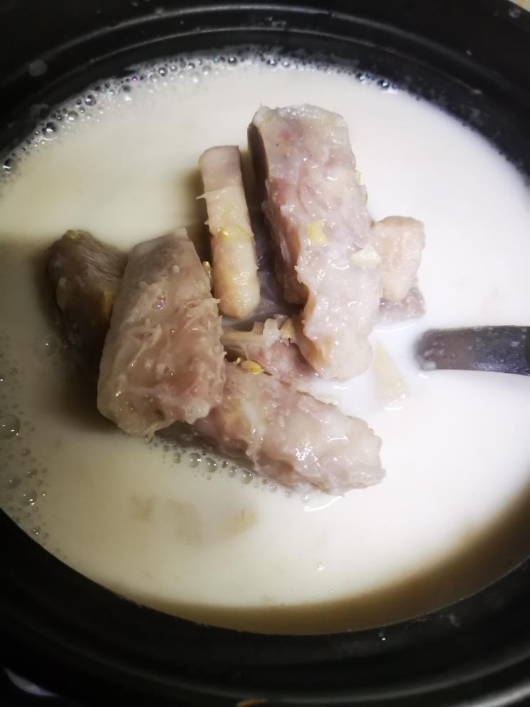 一碗暖和香甜的牛奶芋头粥的做法 步骤6