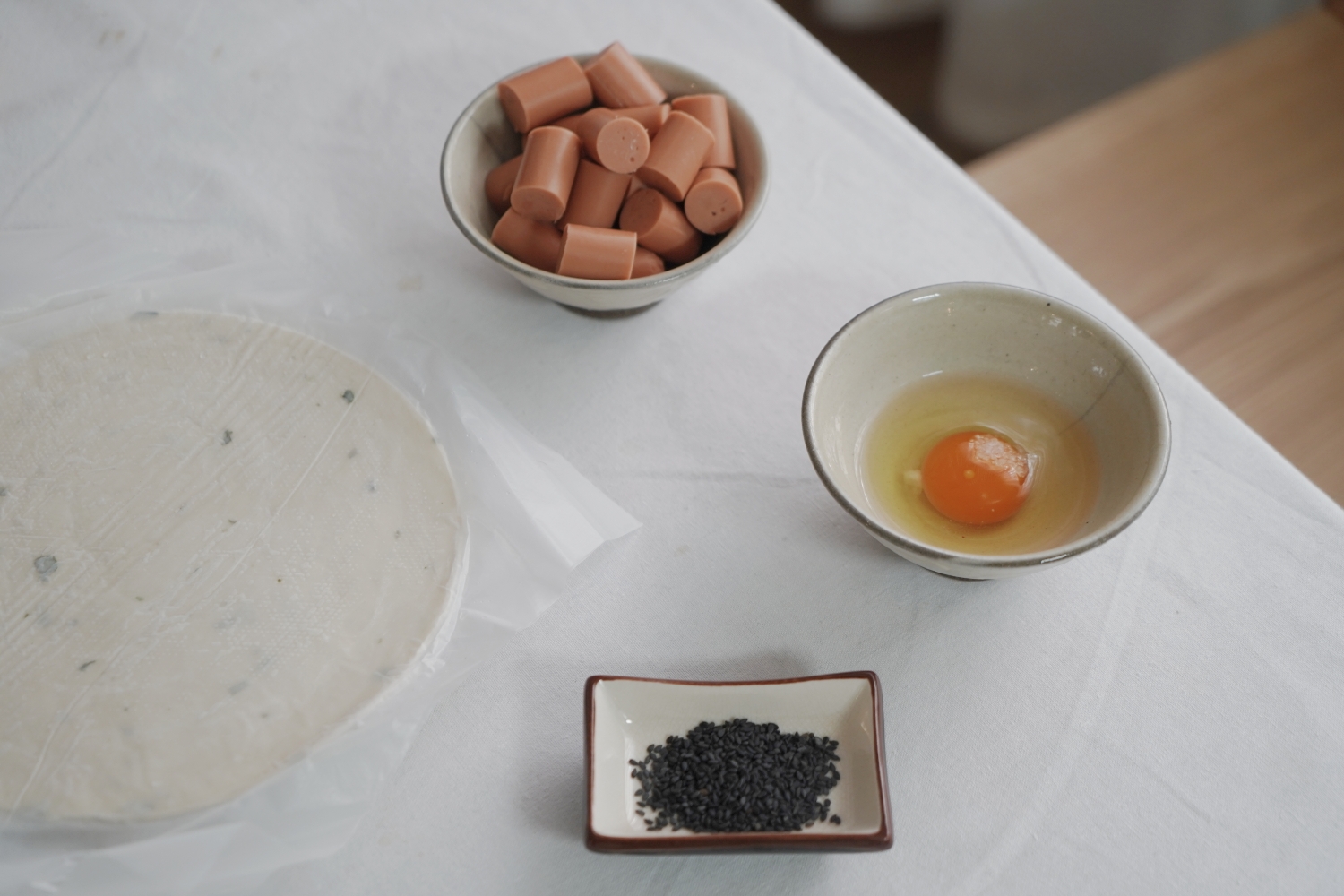 热搜美食手抓饼香肠卷【北鼎烤箱食谱】的做法 步骤1