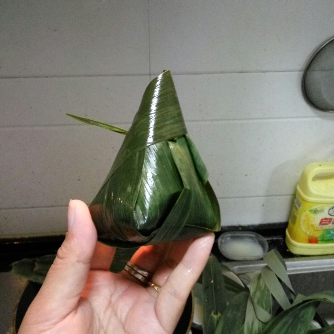 包粽子不捆线方法大揭秘（图文版）