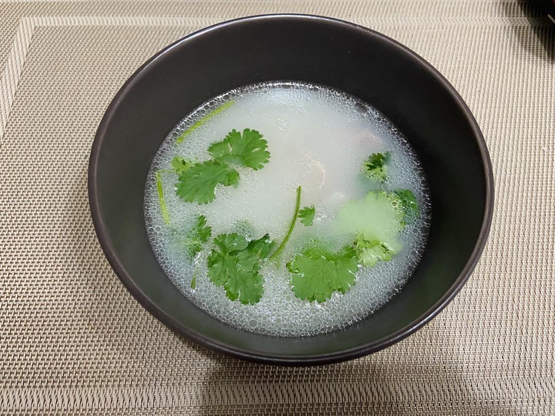 厨师长教你：“羊肉汤”的家常做法，天气冷了喝一口全身都暖暖的