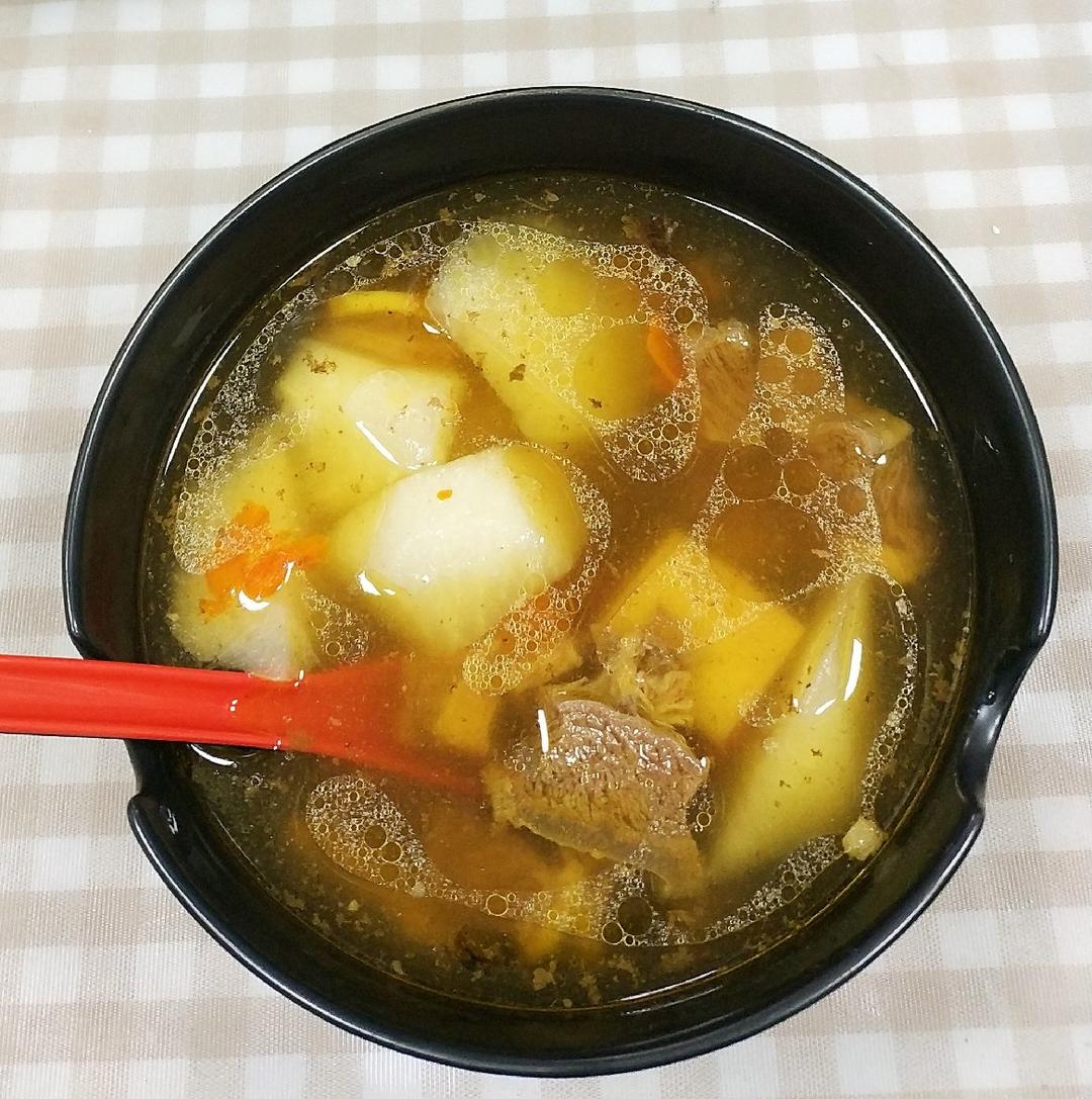 萝卜牛排汤