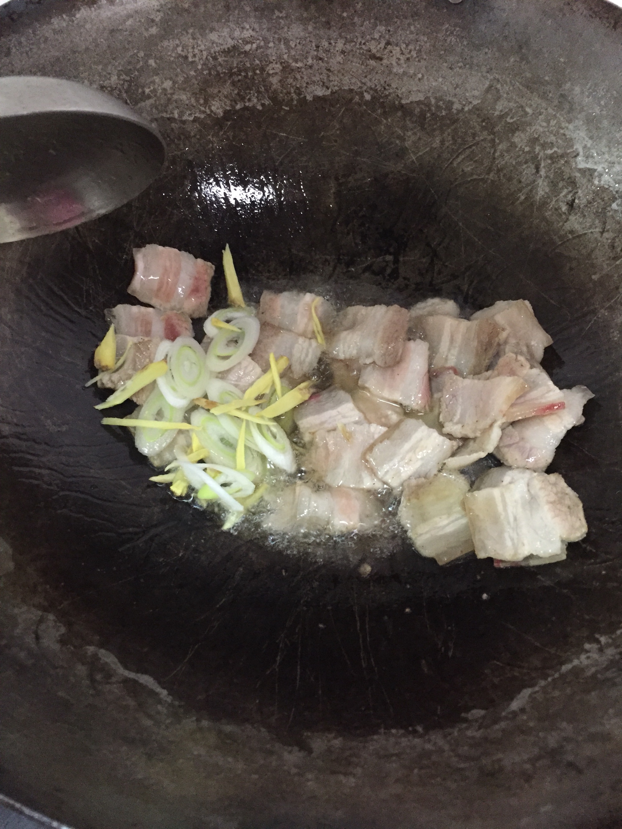 东北炖之白菜五花肉炖土豆的做法 步骤5