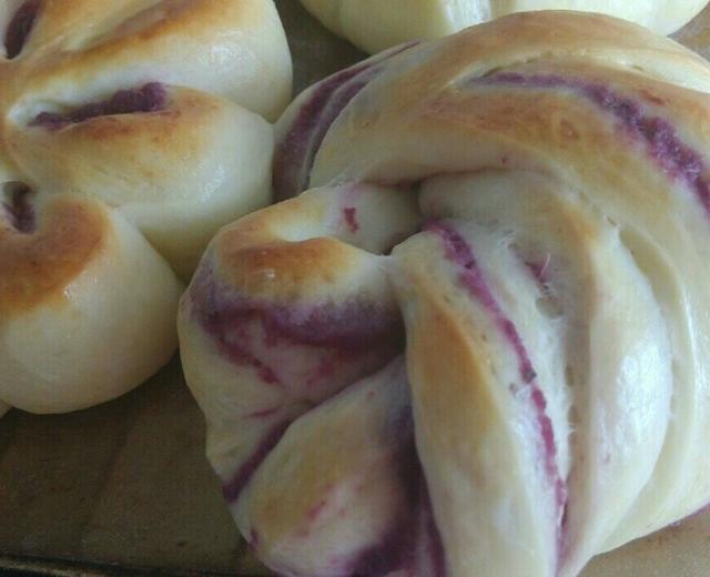 酸奶紫薯花式面包