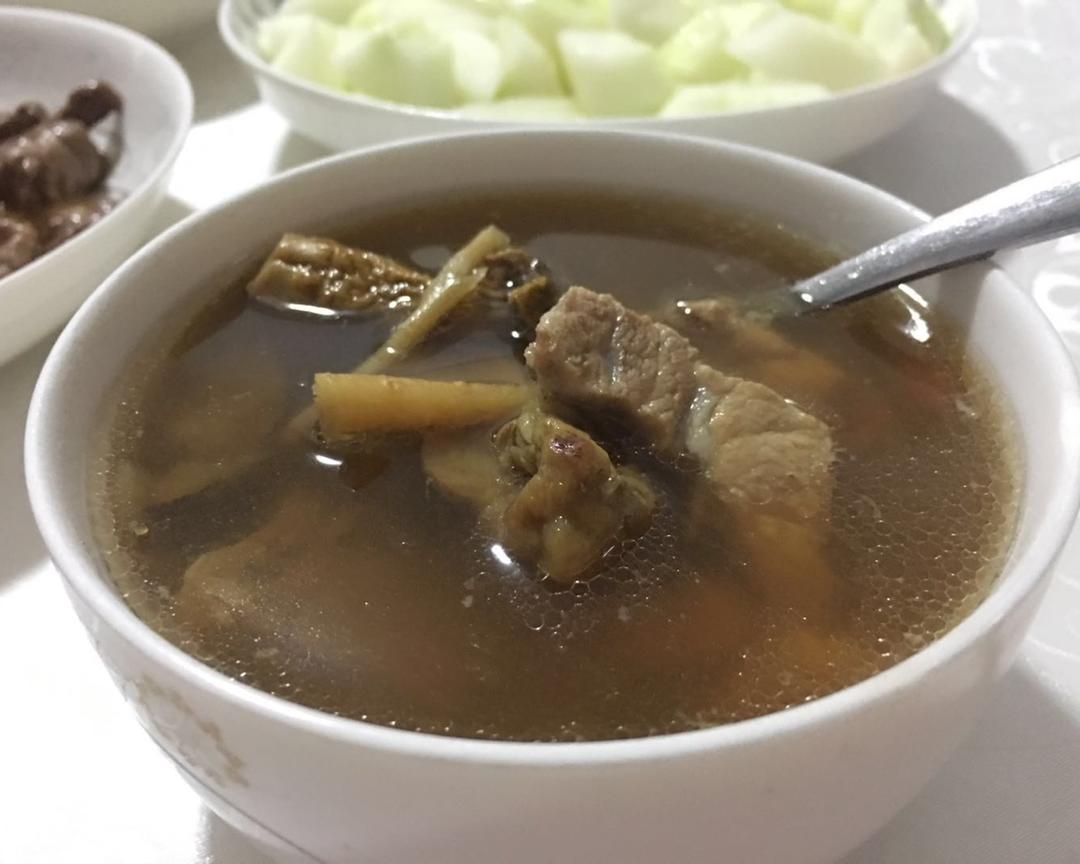 姬松茸党参鸡汤的做法