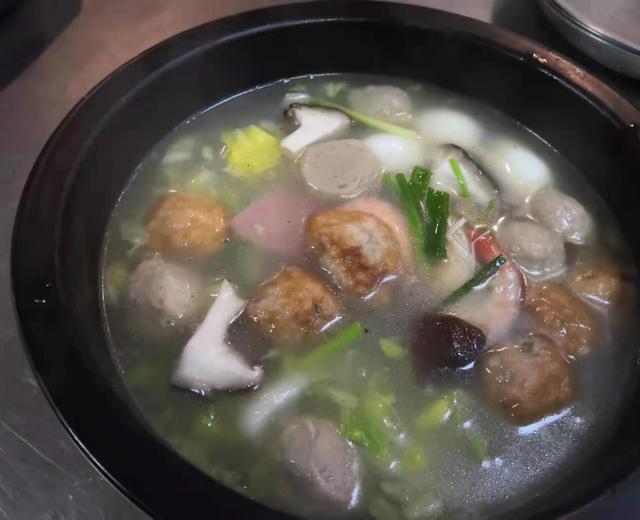 江浙浓郁的传统名菜—三鲜砂锅