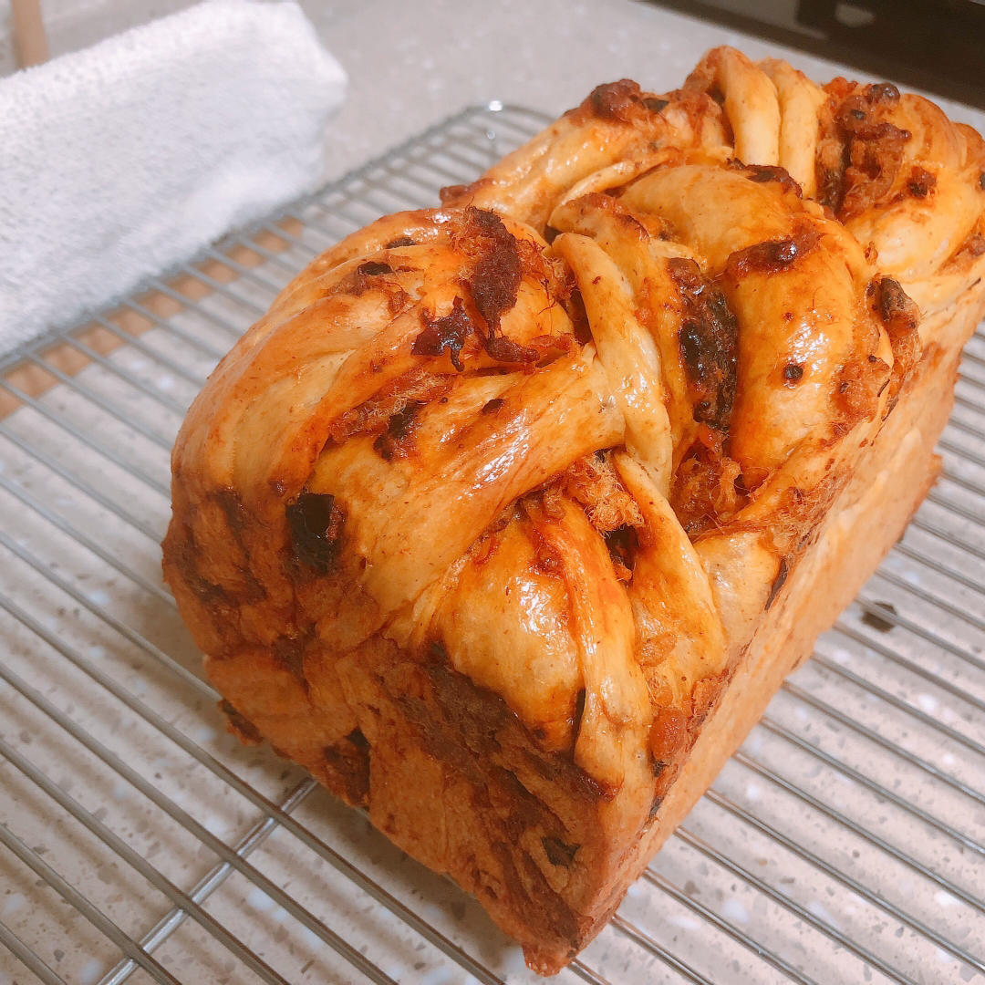 因为这个神仙吐司又重新爱上了老干妈…老干妈肉松吐司