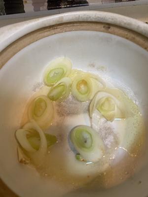 厨房小白也可以做的韩式大骨头汤🦴的做法 步骤1