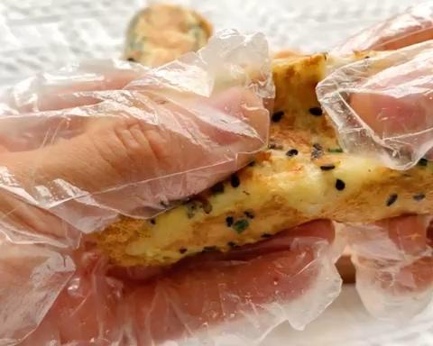 不用烤箱 平底锅轻松get会爆浆的芝士肉松卷的做法