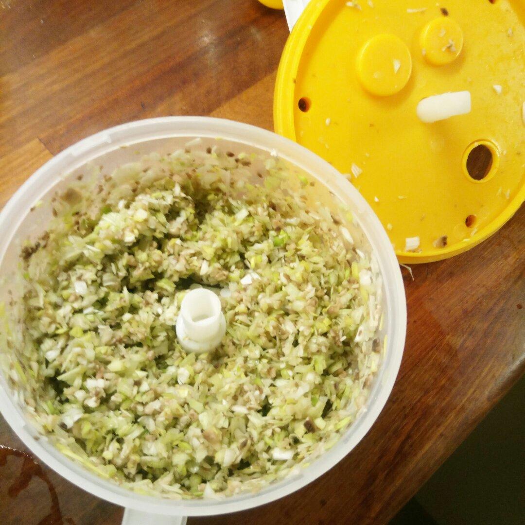 蘑菇芹菜肉馅饺子