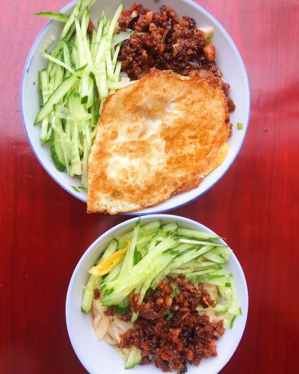 这碗面吃了会上瘾 / 手工肉臊子拌面