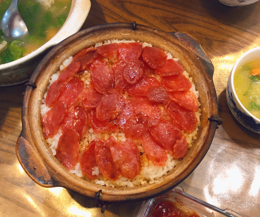 腊味煲仔饭，20分钟饭菜同出