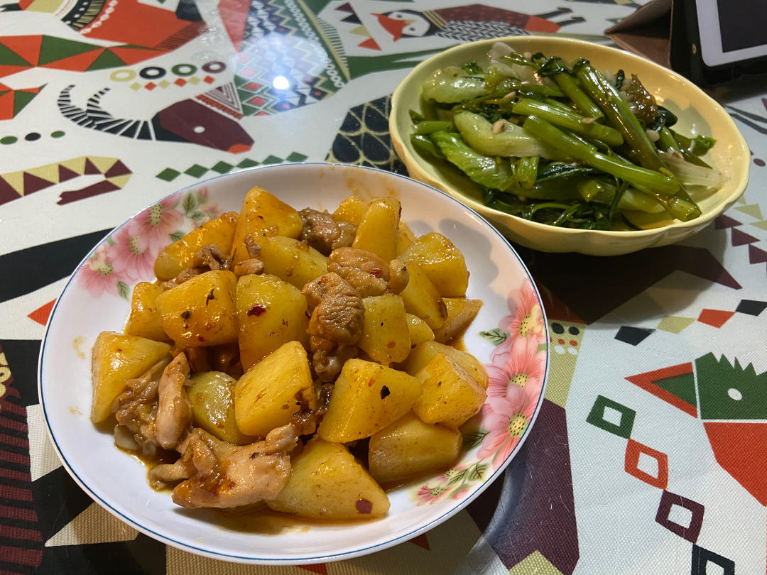 鸡腿肉炖土豆