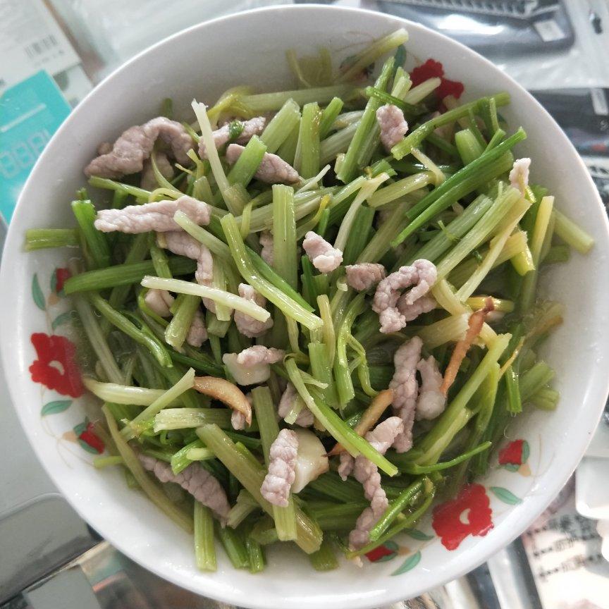 芹菜炒肉
